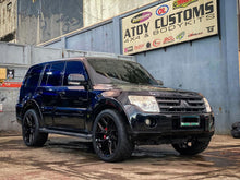 Load image into Gallery viewer, Mitsubishi Pajero - Front
