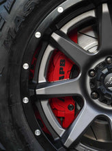 Load image into Gallery viewer, APB, APB Brakes, American Power Brakes, 4x4, Jeep, SUV, Truck. Ford, Chevy, GMC, Dodge. Offroad Big Brake Kit F-150, Raptor, F-250, F-350, Ranger, Ram 1500, TRX, Ram 2500, Ram 3500, Silverado 1500, Silverado 2500, Silverado 3500, Wrangler JL, Gladiator, NP300, Hilux, Jeep brake, Truck brake, Jeep 392, Sierra HD